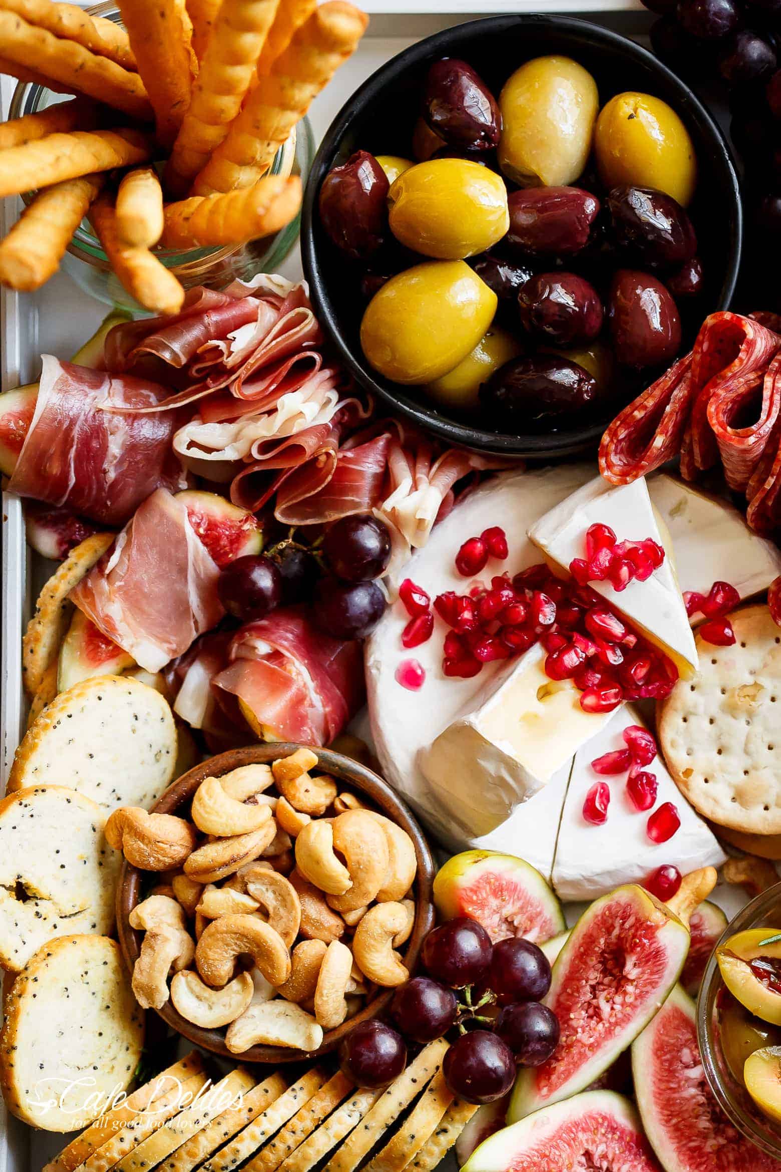 Show-Stopping Thanksgiving Cheeseboard: The Gourmet Host's Secret